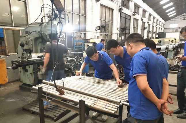 乐竟体育-乐竟online(中国)每周对各个工序进行质量监督检验的现场。